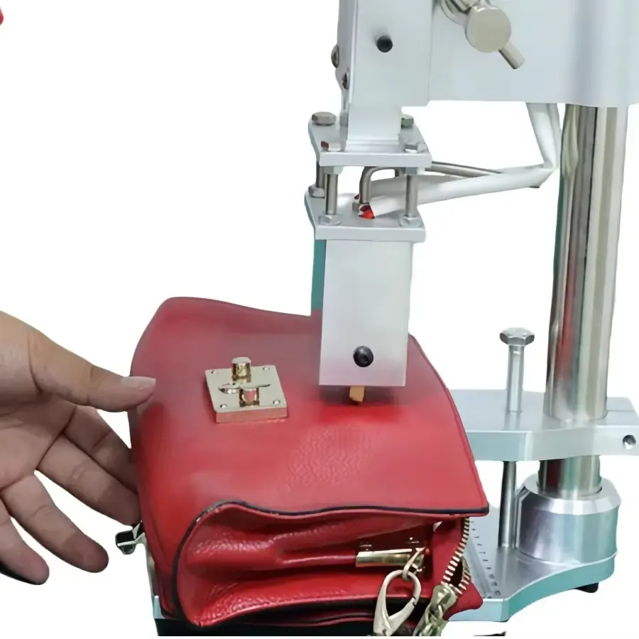 Petite machine de marquage à chaud manuelle pour cuir en atelier - image 4